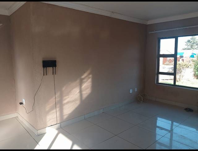 4 BEDROOM HOUSE FOR SALE IN SEBOKENG ZONE 10